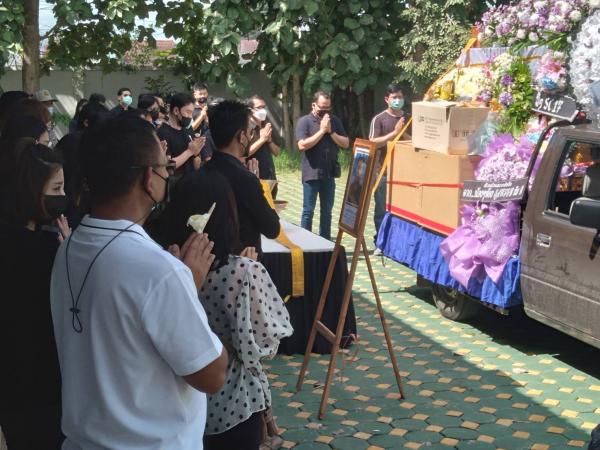 慘劇!泰國一男子在機場跑道跑步被飛機撞上 身體斷成兩截 慘劇!泰國一男子在機場跑道跑步被飛機撞上 身體斷成兩截