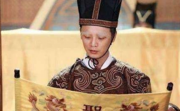 他是歷史上一位善良的太監,宣旨時故意讀錯一字,挽救上千條人命 他是歷史上一位善良的太監,宣旨時故意讀錯一字,挽救上千條人命