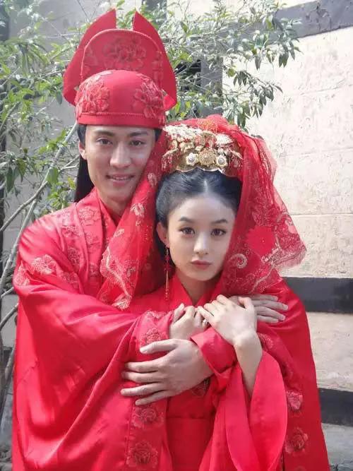 戲點鴛鴦錯點鴛鴦是趙麗穎很早期的作品,在裡面穎寶也是古靈精怪 戲點鴛鴦錯點鴛鴦是趙麗穎很早期的作品,在裡面穎寶也是古靈精怪