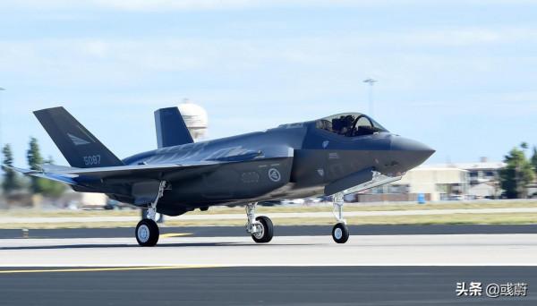 同為單發18噸推力，F35最大起飛重量31噸，蘇75只有18噸，差在哪