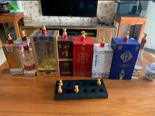 “怒囤”數十箱白酒,行家:100%純糧釀造,你囤的有哪幾款? “怒囤”數十箱白酒,行家:100%純糧釀造,你囤的有哪幾款?