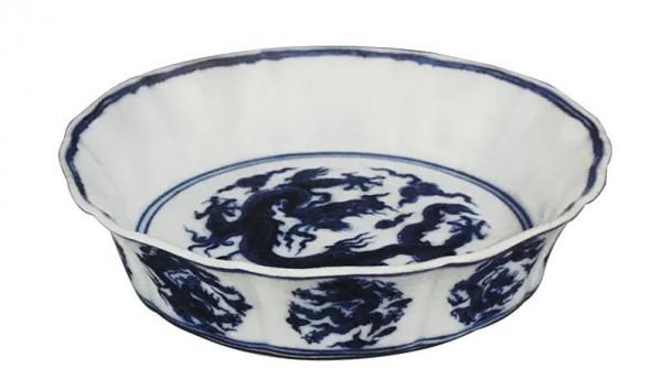 明宣德• 青花雲龍紋十稜葵瓣式洗 明宣德• 青花雲龍紋十稜葵瓣式洗