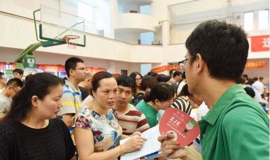 高考後才發現，普通班“雞頭”與重點班“鳳尾”差距，不是一般大