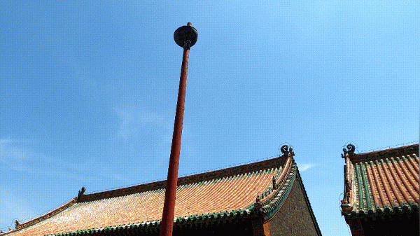 參觀滿族民居，終於明白什麼是東北三大怪，姑娘叼著大煙袋真意外