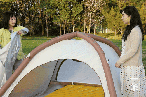 等下個晴天，咱們帶著這套自動充氣帳篷、床墊，去露營吧