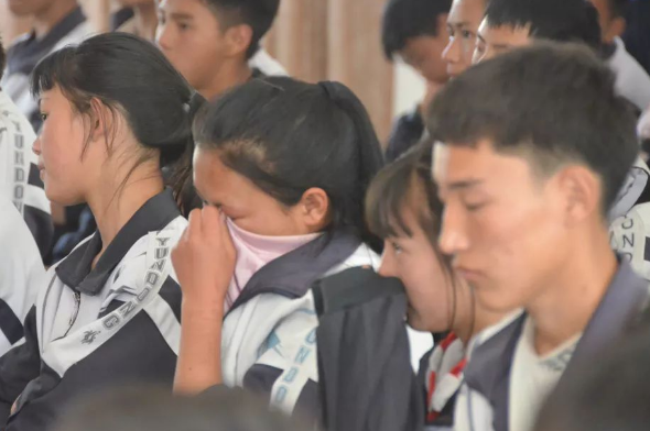 一群平均年齡17歲的少年，犯下大錯自毀前途，事情原因引人深思