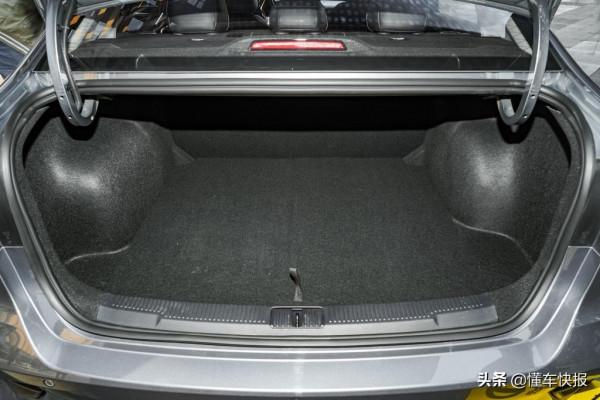 10萬元以內家轎內卷嚴重，2021款榮威i5表現如何？