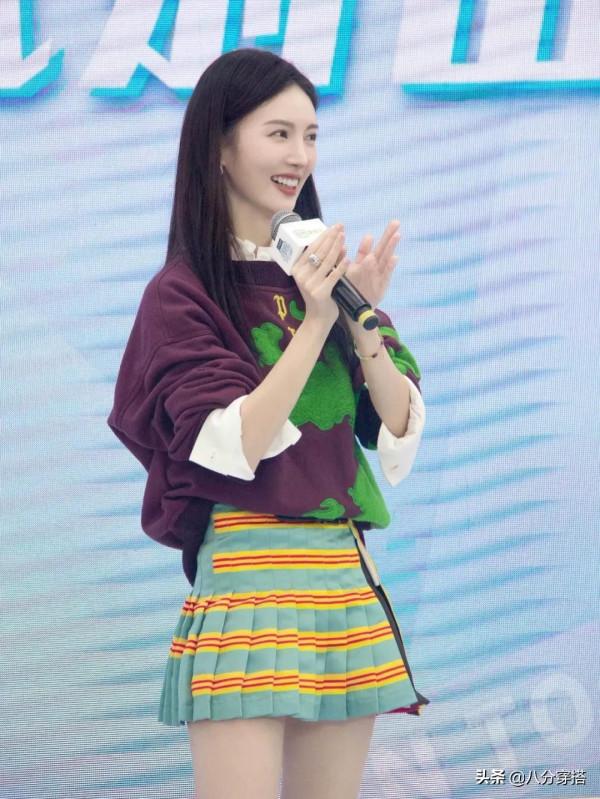 金晨的“舞蹈家身材”真出挑,衛衣配百褶裙青春靚麗,活力減齡 金晨的“舞蹈家身材”真出挑,衛衣配百褶裙青春靚麗,活力減齡