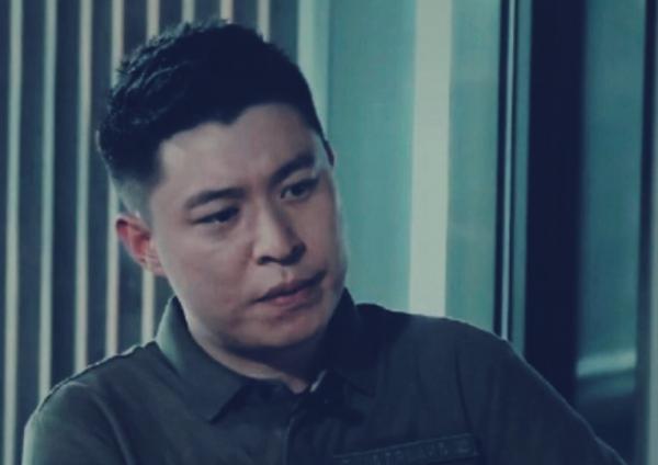 曹雲金有膽大鬧生日宴，卻沒膽惹李鶴東，這人究竟是什麼來頭呢？