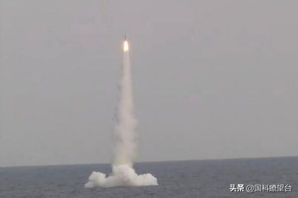 美俄會談僵持之際，導彈從日本海騰空而起，這招聲東擊西確實夠妙