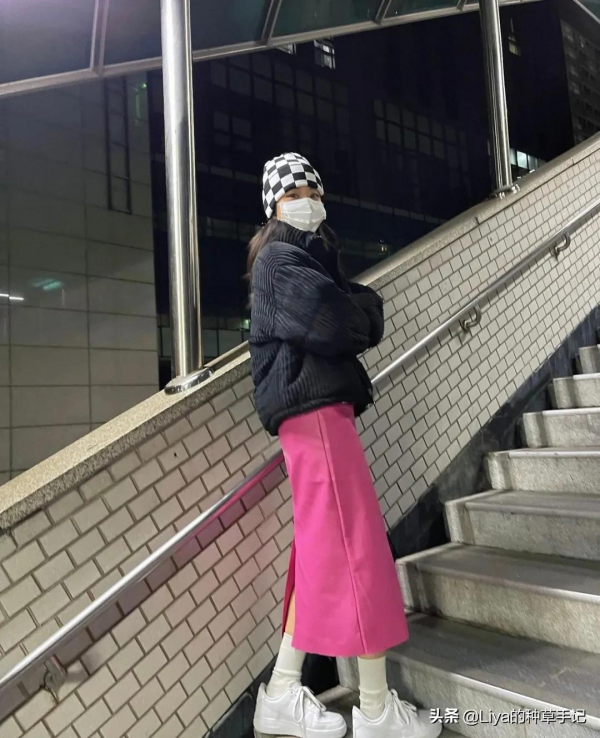 “厚外套 + 裙子”= 今冬王炸組合，太美了