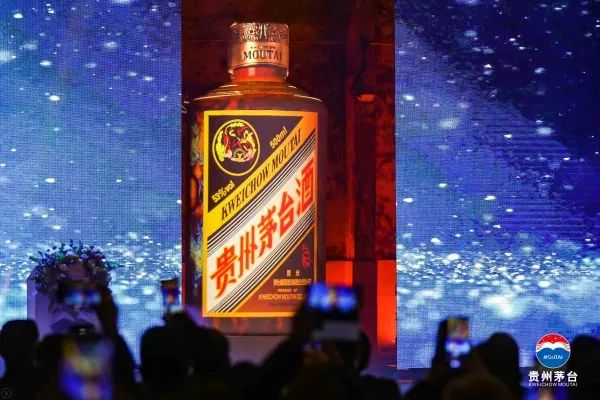 “珍品”、“虎茅”接連發布！酒未到價已漲！貴州茅臺市值卻9天跌超3000億！發生了什麼？