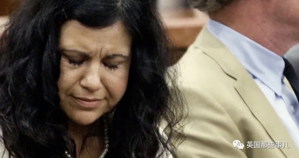 她用高跟鞋連扎25下將男友殺死，然而她卻有完全不同的說法