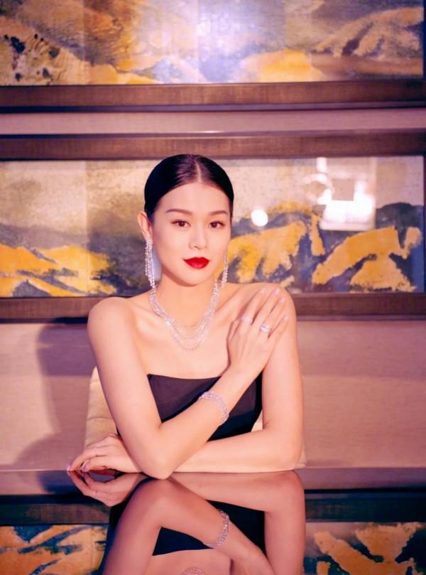 有喜歡胡杏兒的嗎？妥妥的女王範