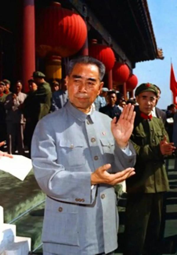 1976年1月8日，敬愛的周總理與世長辭，他一生為國為民，鞠躬盡瘁