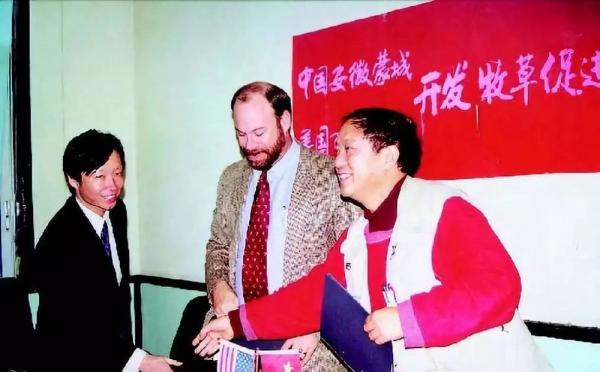 馮鞏搭檔牛群：被質疑貪汙，58歲妻離子散，這些年他過的有多慘？