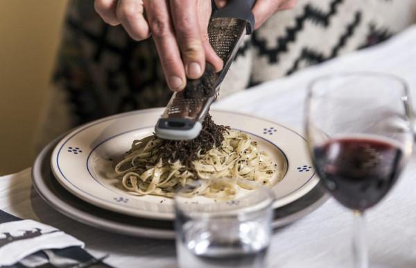 翁布里亞 - 托斯卡納邊境的美食：乳酪，義大利燻火腿，魚，松露等