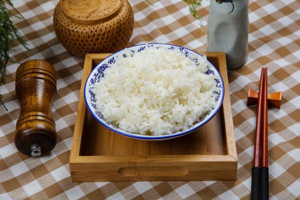 56歲大叔，每天吃洋蔥降血脂，一個月後他的血脂有啥變化？