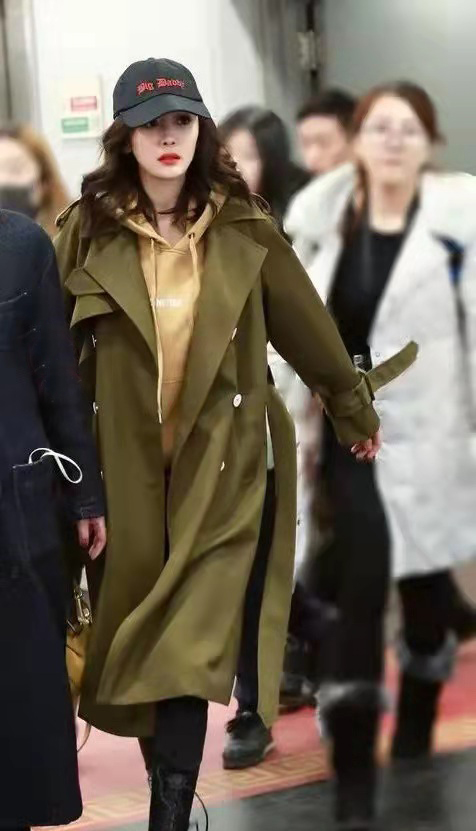 楊冪同款軍大衣時尚穿搭,高圓圓甜美,江疏影高冷,劉雯輕鬆駕馭 楊冪同款軍大衣時尚穿搭,高圓圓甜美,江疏影高冷,劉雯輕鬆駕馭