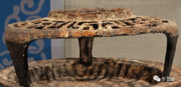 骨鳴嘀 角力帶 雙魚鏡:孟和套格套分享內蒙古博物院系列 骨鳴嘀 角力帶 雙魚鏡:孟和套格套分享內蒙古博物院系列