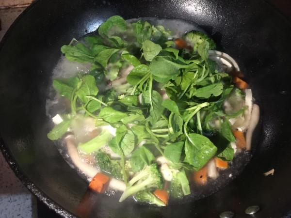 想做出那種讓產婦喝完還想喝的湯？得記住這幾個技巧，營養又鮮美