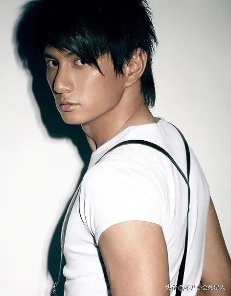 看著高,實際矮!8位男星身高迷惑,合照踮腳就輸了 看著高,實際矮!8位男星身高迷惑,合照踮腳就輸了