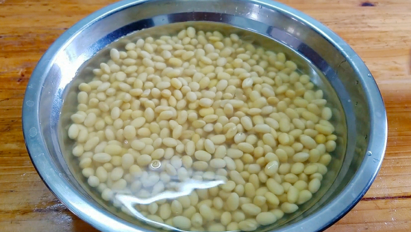 天冷了,想吃豆腐不用買,1把黃豆1杯醋,教你在家做,鮮嫩又好吃 天冷了,想吃豆腐不用買,1把黃豆1杯醋,教你在家做,鮮嫩又好吃