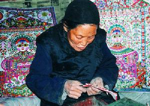 陝西農婦10年連生13個孩子，一生清貧，卻靠一雙巧手驚豔聯合國