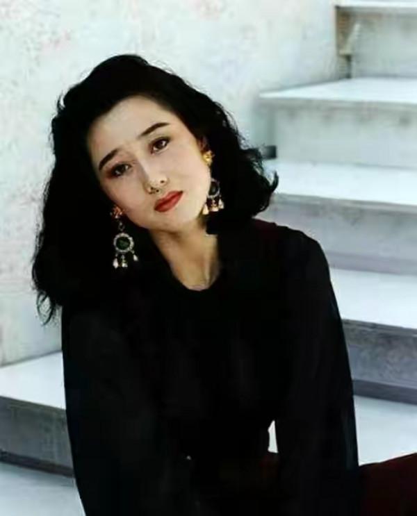 成龍曾在澳門賭場得罪“崩牙駒”，被14K包圍後，幸得賭王解救