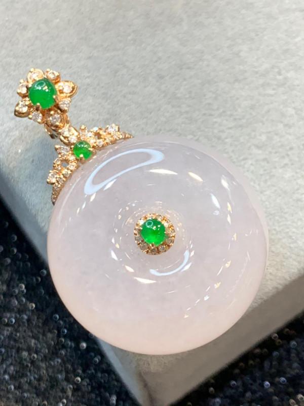 翡翠-平安扣為何廣受歡迎,經久不衰? 翡翠-平安扣為何廣受歡迎,經久不衰?