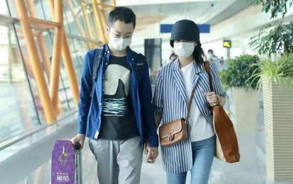 海清帶兒子“蛋妞”走機場，兒子身材高大氣質文藝，五官超像媽媽