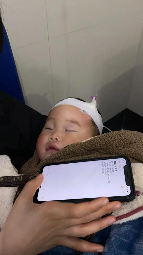 小朋友如果感冒咳嗽的精神不好，就要馬上去醫院，不能拖