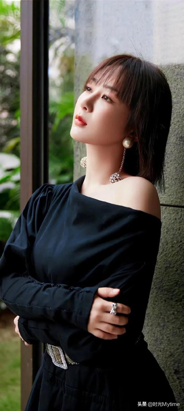 明星桌布：楊紫，挺好看的呀，為什麼宋丹丹說長的醜呢？