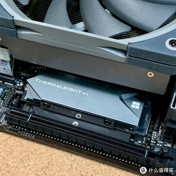 雙11打造自己的桌面，小鋼炮8.8L A3 CNC機箱塞下6600xt+3600+4盤