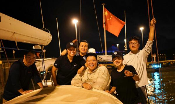 北京窮小子變富豪後，買10套房，卻變賣家產開飛機、開帆船旅遊