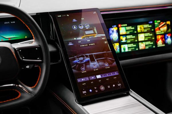 配NT展翼門，車主設計大燈圖案，帶你看神秘的高合HiPhiX