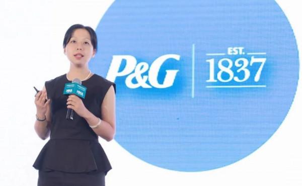 創始人退出董事會、女兒接任董事長、老牌奢侈品巨頭請印度人當CEO，盤點2021年全球零售消費時尚企業高管變動大事件｜前線