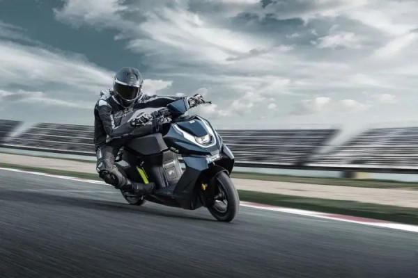 這是外賣神器嗎？不，它是玩樂踏板，春風AE8上市