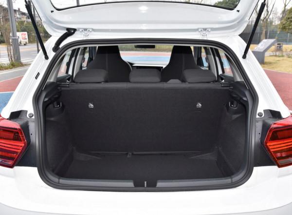 女白領們的最愛，省油耐用好停車，才9萬多的自動擋，帶你看polo