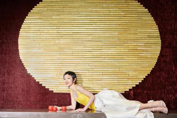 郭采潔是有多自信？穿亮黃色背心考驗膚色，這頭短髮也就她敢嘗試