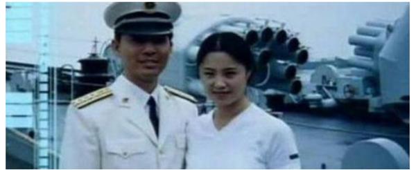 “趙政委”何政軍：娶初戀，妻子為他退出娛樂圈，結婚29年無緋聞