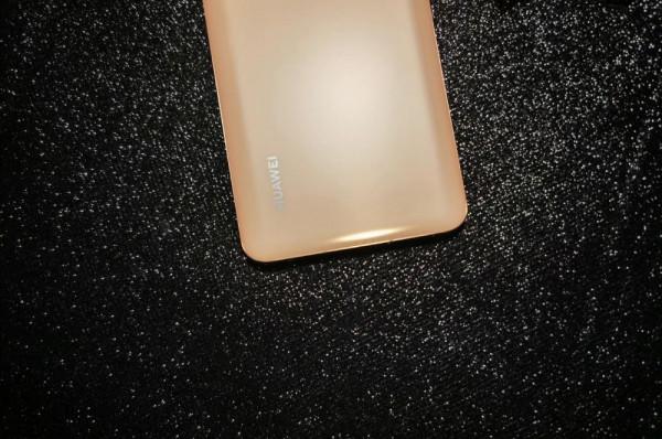 二款效能強勁與長焦攝影的低價位手機配置解讀