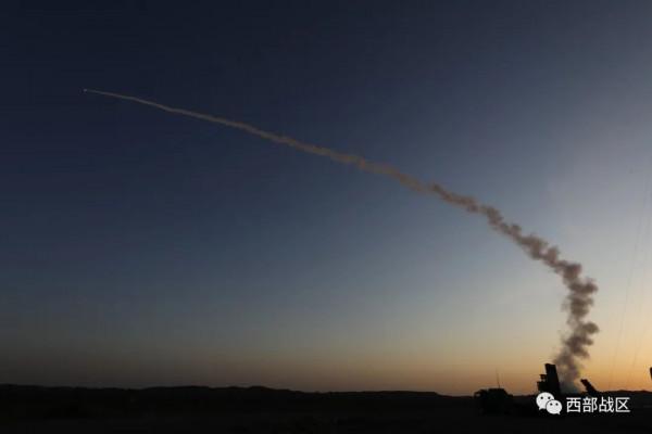 火炮變地導,看三級軍士長和戰友們的“加速跑” 火炮變地導,看三級軍士長和戰友們的“加速跑”