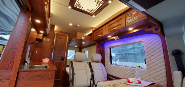 中式風格+48V電路 這款中房星耀縱床版B型房車你喜歡嘛？