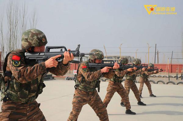 直擊武警某部特戰隊員冬季大練兵現場