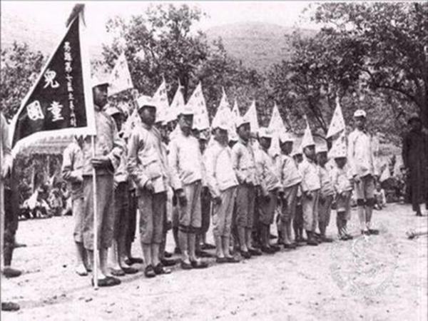 王二小墓地現狀：葬於犧牲處，兒時玩伴義務守墓59年