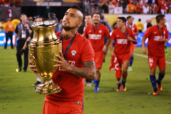 騰飛的安第斯雄鷹:智利足球歷史最佳陣容,“雙薩”和桑切斯領銜 騰飛的安第斯雄鷹:智利足球歷史最佳陣容,“雙薩”和桑切斯領銜