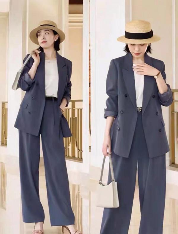 女人過了40歲“穿簡不穿繁”，穿衣要學會做減法，優雅又得體