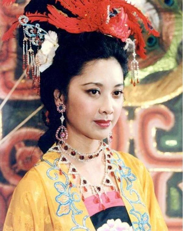 &OpenCurlyDoubleQuote;東方美人&rdquo;朱琳：28歲嫁初戀，攜手41年，69歲沒孩子也幸福