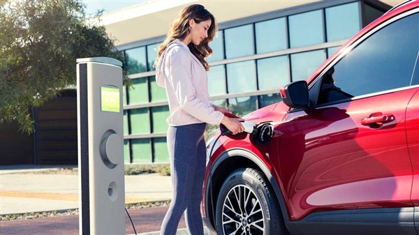 全面禁售燃油車後!英國發聲:新建築必須安裝充電樁 全面禁售燃油車後!英國發聲:新建築必須安裝充電樁